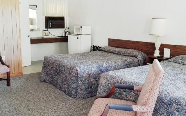 Tanglewood Motel and Log Cabins