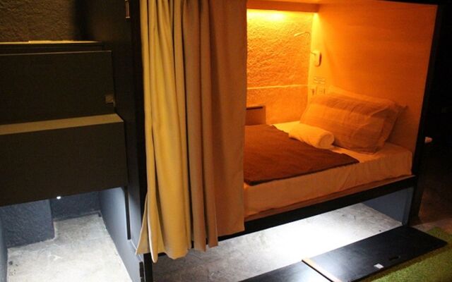 The Cavern Pod Hotel & Specialty Café - Hostel