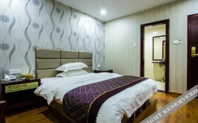 Hyatt Regency Hotel (Houhua Night Market)