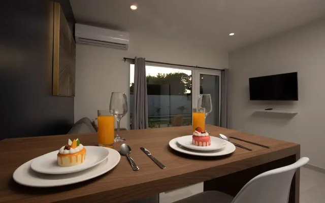 NEW - Cozy Modern One Bedroom Close to Beach