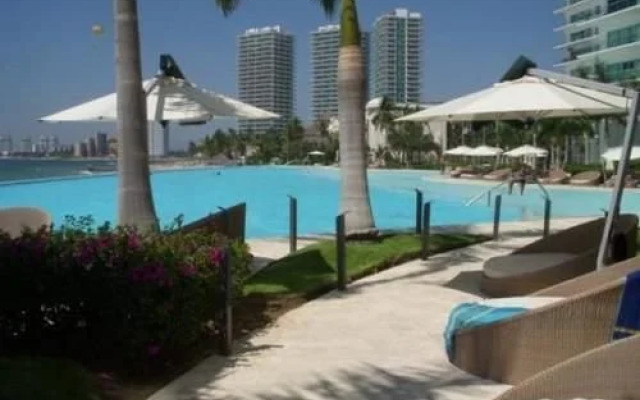 Peninsula 18-B Torre 2