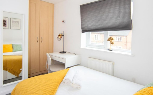 Stylish Town House - Located Close to Derby Centre