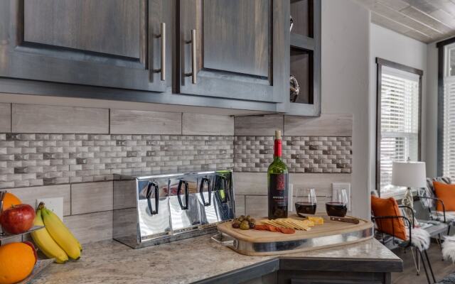 Hickory-dickory Hollow