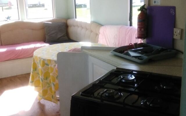 Charming 3-bed Caravan in Camber Food Rest