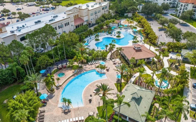 Casa Lucia Lakeview 3 Bedroom Condo by RedAwning