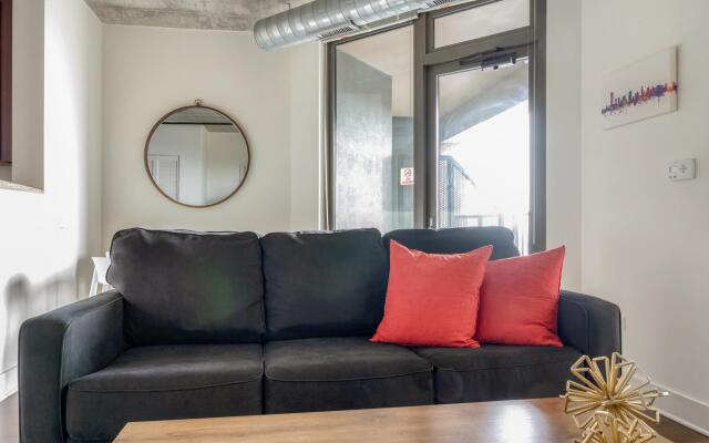Chicago | Breathtaking Studio South Loop Apartment
