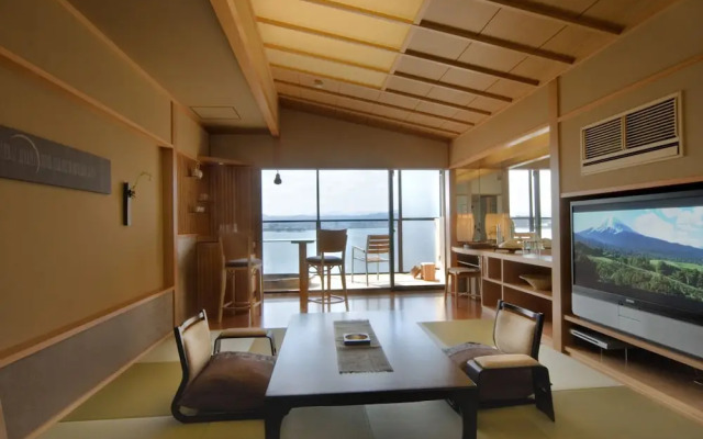 Naniwa Issui