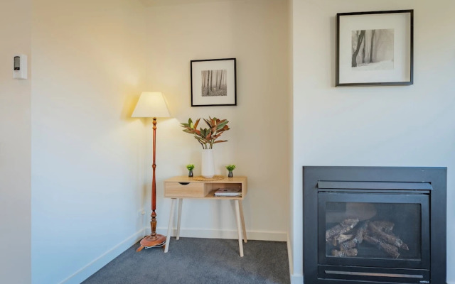 3 Bedroom Condo - Access to Pool Torquay