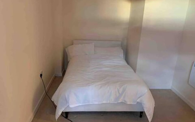 Charming 2-bed Apartment in Slough