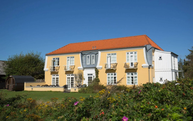 hotelImage