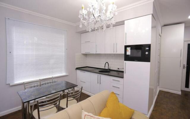 Luxury 2 bedrooms apartment walking distance from Gur-Emir