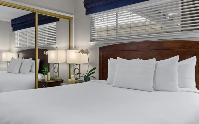 Suites At Fishermans Wharf