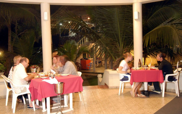 Oasey Beach Hotel
