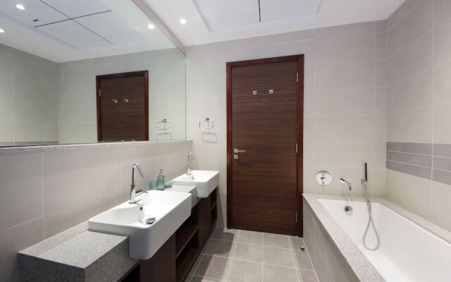 Luxury StayCation - Spacious Apartment Amidst Lush Green Parks