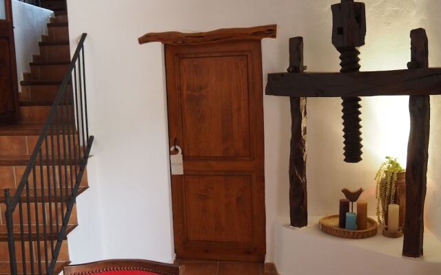 Charming Holiday House Within Walking Distance of Cala Llonga Beach and Village
