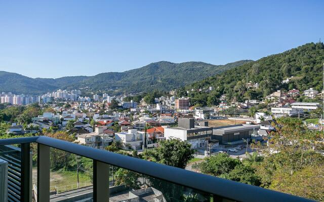 Moderno em condomínio com foodhall #CORG02