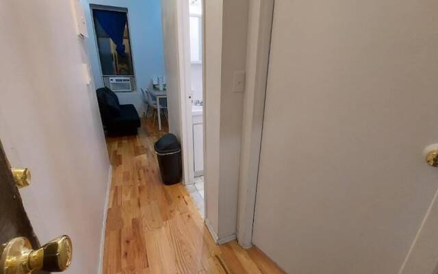 323 W 42nd St