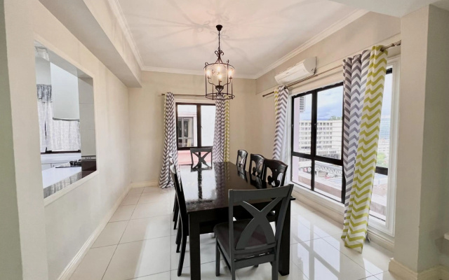 PENTHOUSE MARINA COURT VACATION HOME 5 BEDROOMS KOTA KINABALU 15pax – Guest Rooms – Kota Kinabalu
