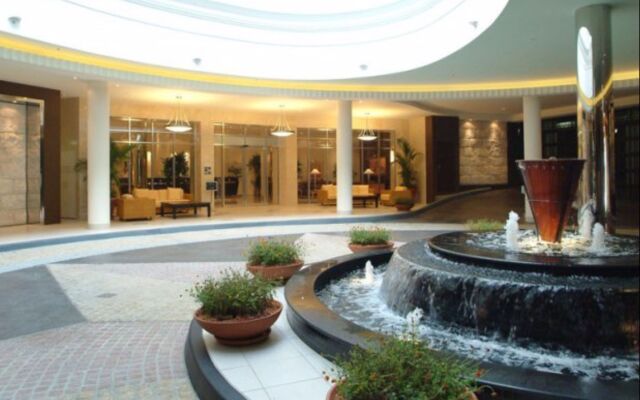 Chevron Renaissance - HR Surfers Paradise