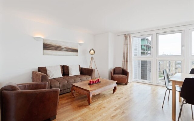 Lovely 1bed W/balcony on the River Thames
