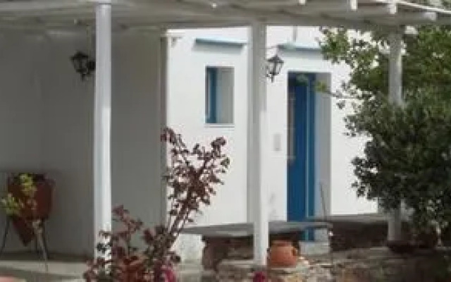 Smaragda Rooms & Studios