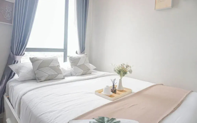 Cozy Studio at Monroe Tower Apartment