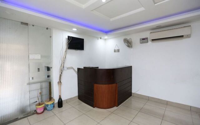 OYO 15674 Mahak Residency