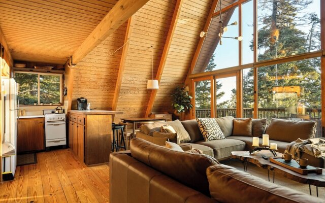 The Tranquil Pines A-frame Cabin Spectacular Views!