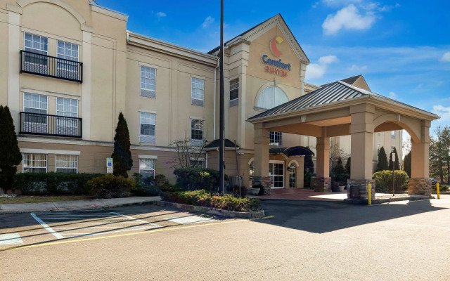 Comfort Suites Near University