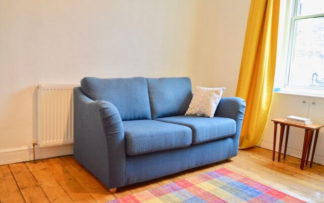 1 Bedroom Flat With Box Room In Edinburgh