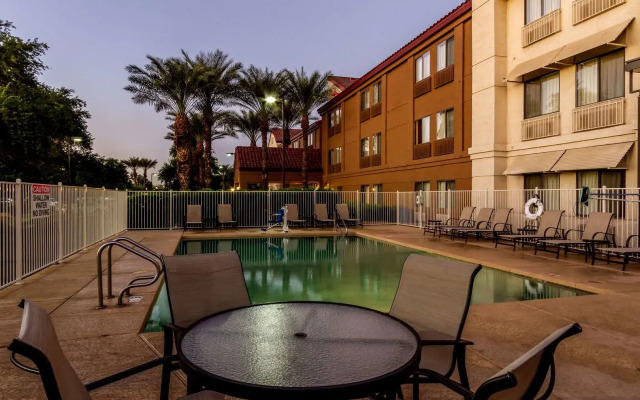 Red Roof Inn PLUS+ Tempe - Phoenix Airport