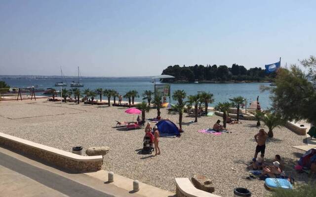 Nearby Beach, Modern Apartment Arena