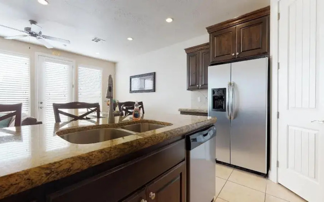 Southern Delight 3 Bedroom Apts by RedAwning