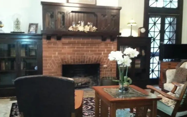 Historic Holle House