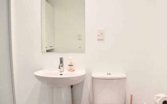 Stylish Queen Street Loft-style 1 Bedroom