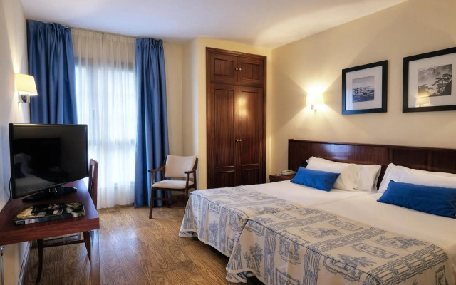 Palacio Arias and Hotel y Apartamentos Arias