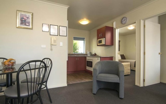 Aldan Lodge Motel