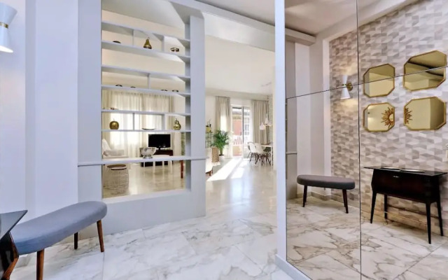 Elegant flat for 8 near Colosseum