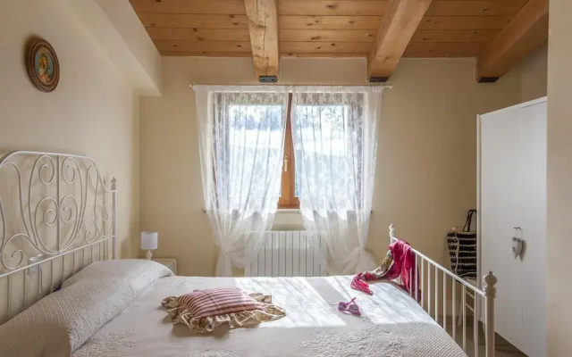 Villa in Pergola With Pool and Beach Nearby