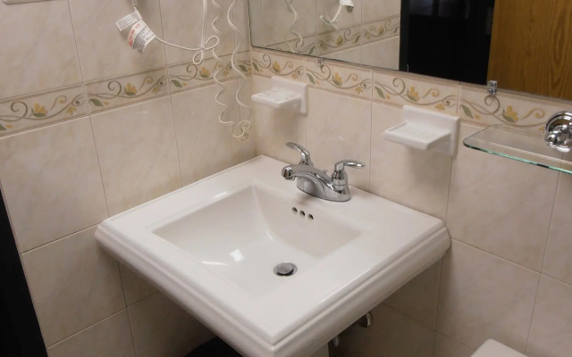 The Floral Park Motor Lodge