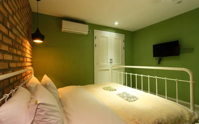 25 Hours Hotel 2