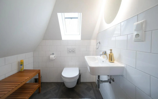 Neu - Privatsphäre im Kutscherhaus der Villa Golding