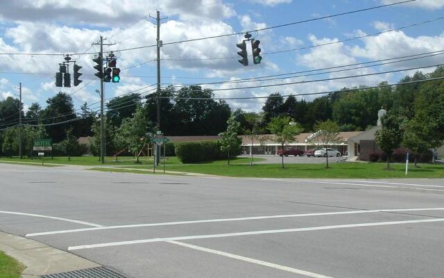 Fels Three Crown Motel