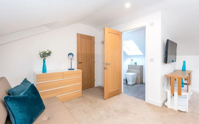 Captivating 4-bed House in Lincoln