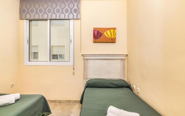 Banana Beach Marbella 6 Pax 378