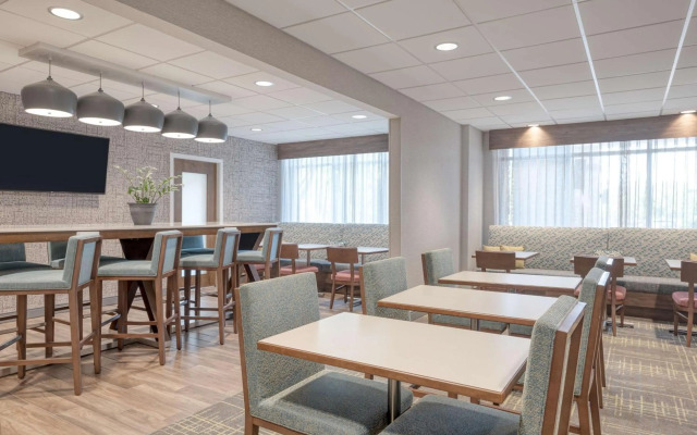 Hampton Inn Cleveland Airport - Tiedeman Road