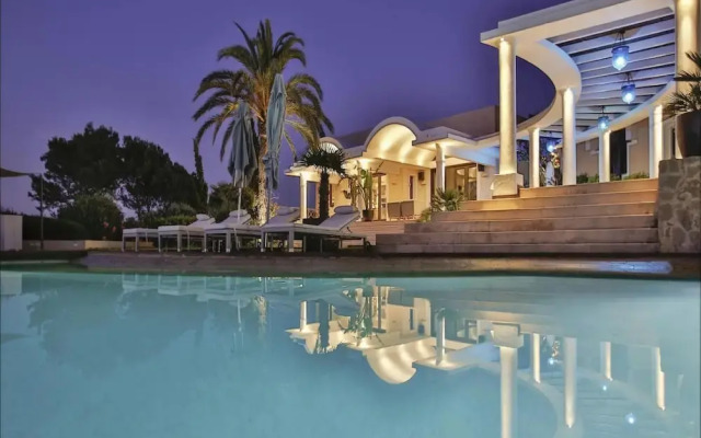 Holiday Home With Charming Patio