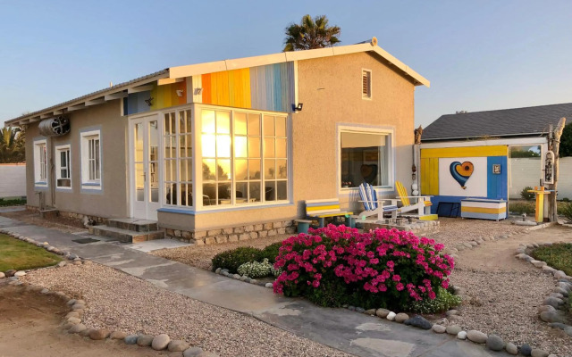 Quaint Seaside Cottage