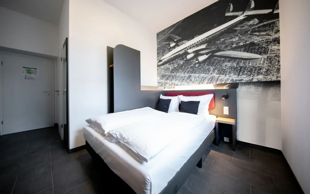 SMARTY Airport Cologne Hotel