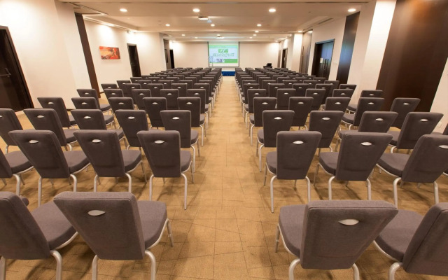 Holiday Inn Muscat Al Seeb by IHG